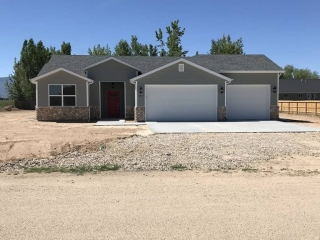 Home Exterior Front elevation of a Nate Blake Construction and Son built home